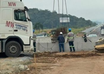 Transporte de vigas para viaduto em Guaramirim deve ser concluído nesta terça-feira (28)
