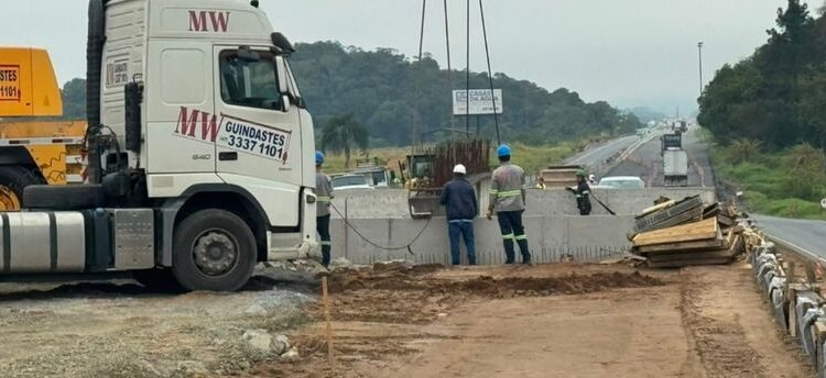 Transporte de vigas para viaduto em Guaramirim deve ser concluído nesta terça-feira (28)