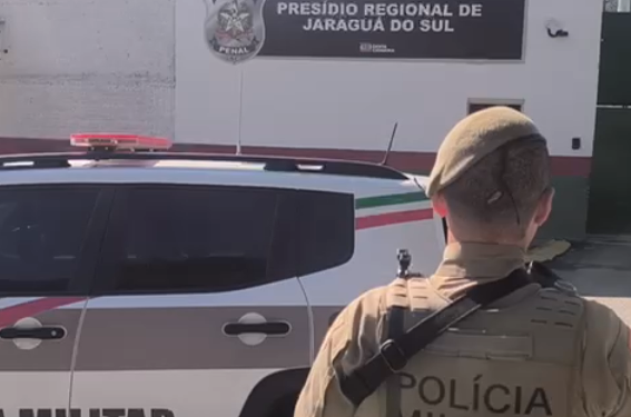 Mulher investigada por lavagem de dinheiro é presa em Massaranduba