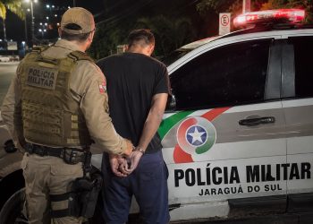 “Socos na costela”: Homem agride o enteado de 10 anos em Jaraguá do Sul