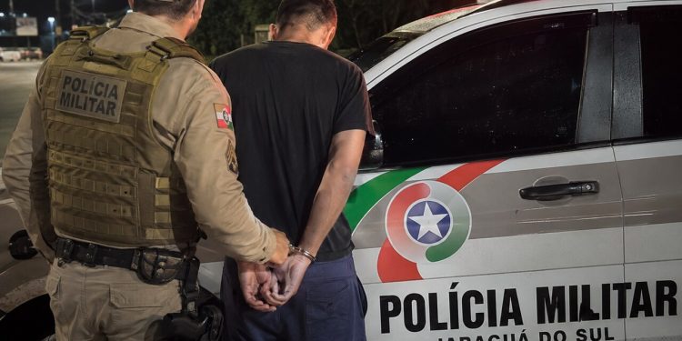 “Socos na costela”: Homem agride o enteado de 10 anos em Jaraguá do Sul