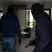 Assaltantes mantêm idosos e criança amarrados durante roubo em Guaramirim