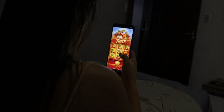 “Relato forte”: Moradora da região faz dívida com amigos e familiares por vício em apostas e Tigrinho