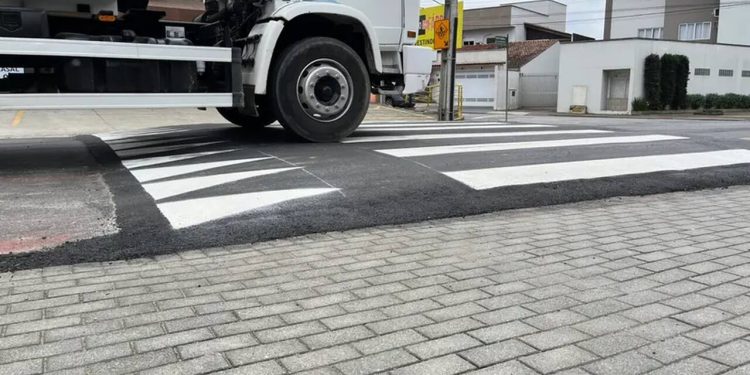 Jaraguá do Sul inicia recuperação de faixas elevadas