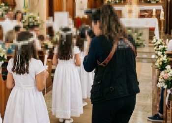 Fotógrafa é condenada por falha no serviço de primeira comunhão em Jaraguá do Sul