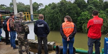 Novas amostras são coletadas durante investigação de possível poluição no Rio Itapocuzinho, em Guaramirim