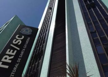 TRE-SC suspende divulgação de pesquisa eleitoral para governador e senador em Santa Catarina