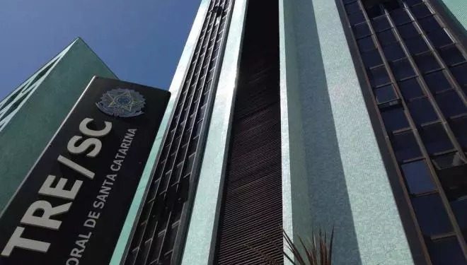 TRE-SC suspende divulgação de pesquisa eleitoral para governador e senador em Santa Catarina