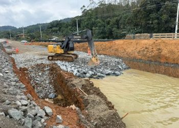 Obras na rede de água seguem até segunda-feira na região do viaduto da Figueirinha, em Guaramirim