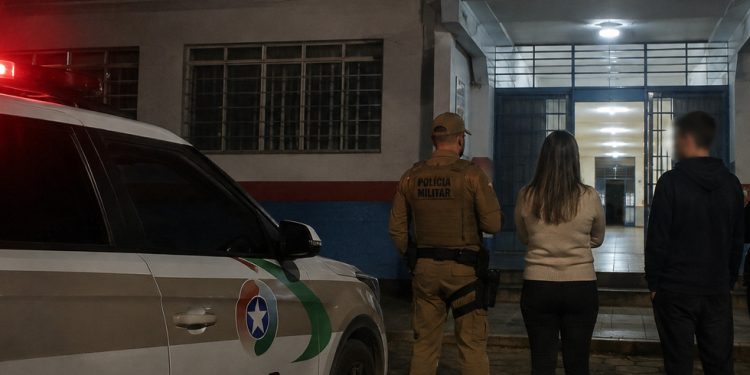 Adolescente e professora discutem e PM é acionada em escola de Schroeder