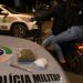“Tentou esconder, mas não deu”: Casal é abordado com drogas no Centro de Guaramirim