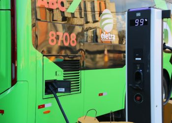WEG e NEXT Mobilidade colocam em operação a estação de recarga mais potente do Brasil para frotas de ônibus elétricos