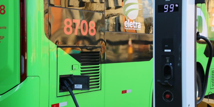 WEG e NEXT Mobilidade colocam em operação a estação de recarga mais potente do Brasil para frotas de ônibus elétricos