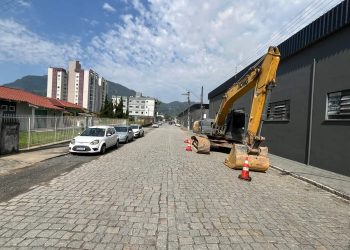 Iniciam obras para a pavimentação asfáltica de ruas nos bairros Vila Baependi e Vila Lalau