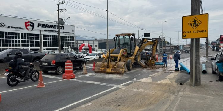 Águas de Guaramirim realiza reparos na rede de abastecimento nesta segunda-feira (03)