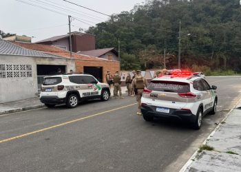 Adolescente liga para a PM e informa que esfaqueou a própria mãe em Jaraguá do Sul