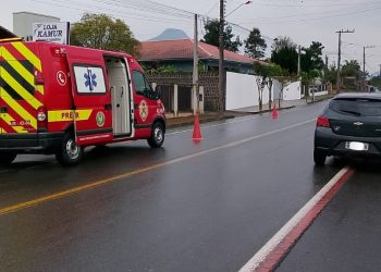Criança é atropelada ao descer do ônibus em Schroeder