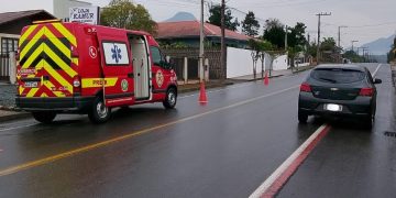 Criança é atropelada ao descer do ônibus em Schroeder