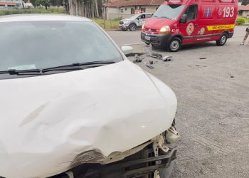 Motociclista fica ferido após acidente com carro em Schroeder