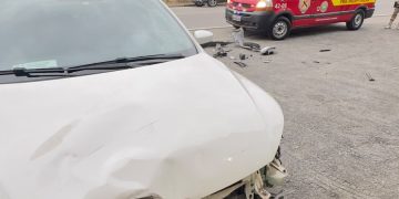 Motociclista fica ferido após acidente com carro em Schroeder