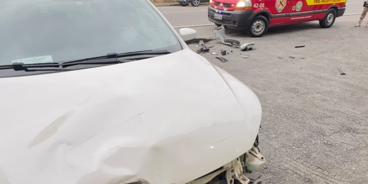 Motociclista fica ferido após acidente com carro em Schroeder