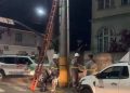 Policiais ficam feridos após viatura colidir no semáforo em Jaraguá do Sul