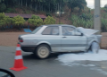 Mulher fica ferida após bater carro contra poste em Guaramirim