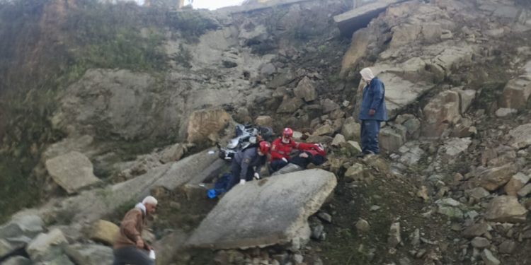 Motociclista fica ferido após acidente em pedreira em São João do Itaperiú