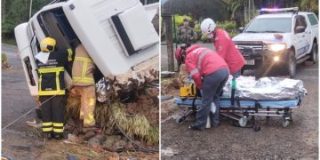 [Fotos] Caminhão sai da pista em Corupá e motorista fica ferido