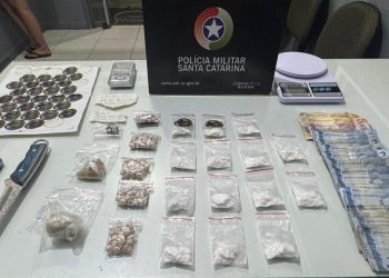 PM apreende drogas e prende mulher por tráfico em Corupá