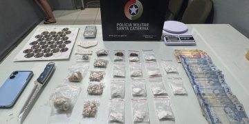 PM apreende drogas e prende mulher por tráfico em Corupá