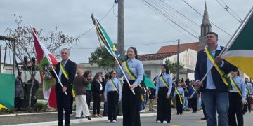 São João do Itaperiú celebra o 7 de Setembro com desfile cívico