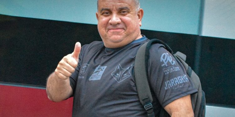 Técnico do Jaraguá Futsal é levado ao hospital após passar mal em hotel