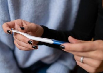 Médica e clínica são condenadas após mulher engravidar com implante contraceptivo em SC