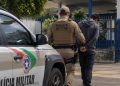 Homem tenta invadir escola municipal com arma branca e é preso em Jaraguá do Sul