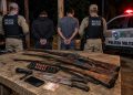 Dois homens são presos por caça ilegal de capivara e porte de armas em Schroeder