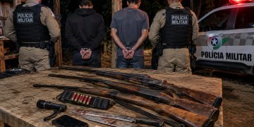 Dois homens são presos por caça ilegal de capivara e porte de armas em Schroeder