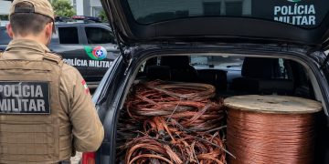 Polícia prende homem com cerca de 150 kg de cobre em Jaraguá do Sul