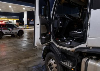 Caminhoneiro tem R$ 1.700 e cartão de crédito furtados em posto na BR-280, em Guaramirim