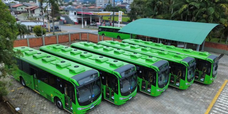 Novos ônibus com ar-condicionado elétrico já circulam em Jaraguá do Sul