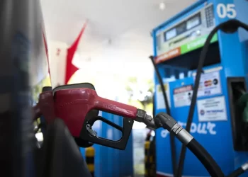 Governo zera tributos da gasolina e amplia subsídios a combustíveis
